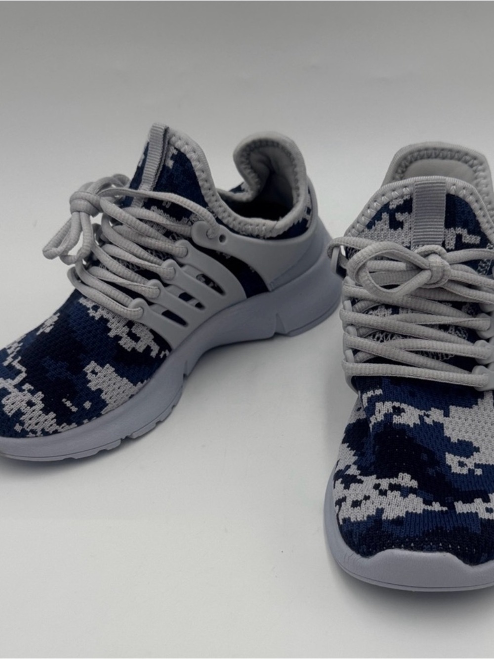 NWOT Kids Navy & Gray Knit Athletic Sneakers Size 3.5